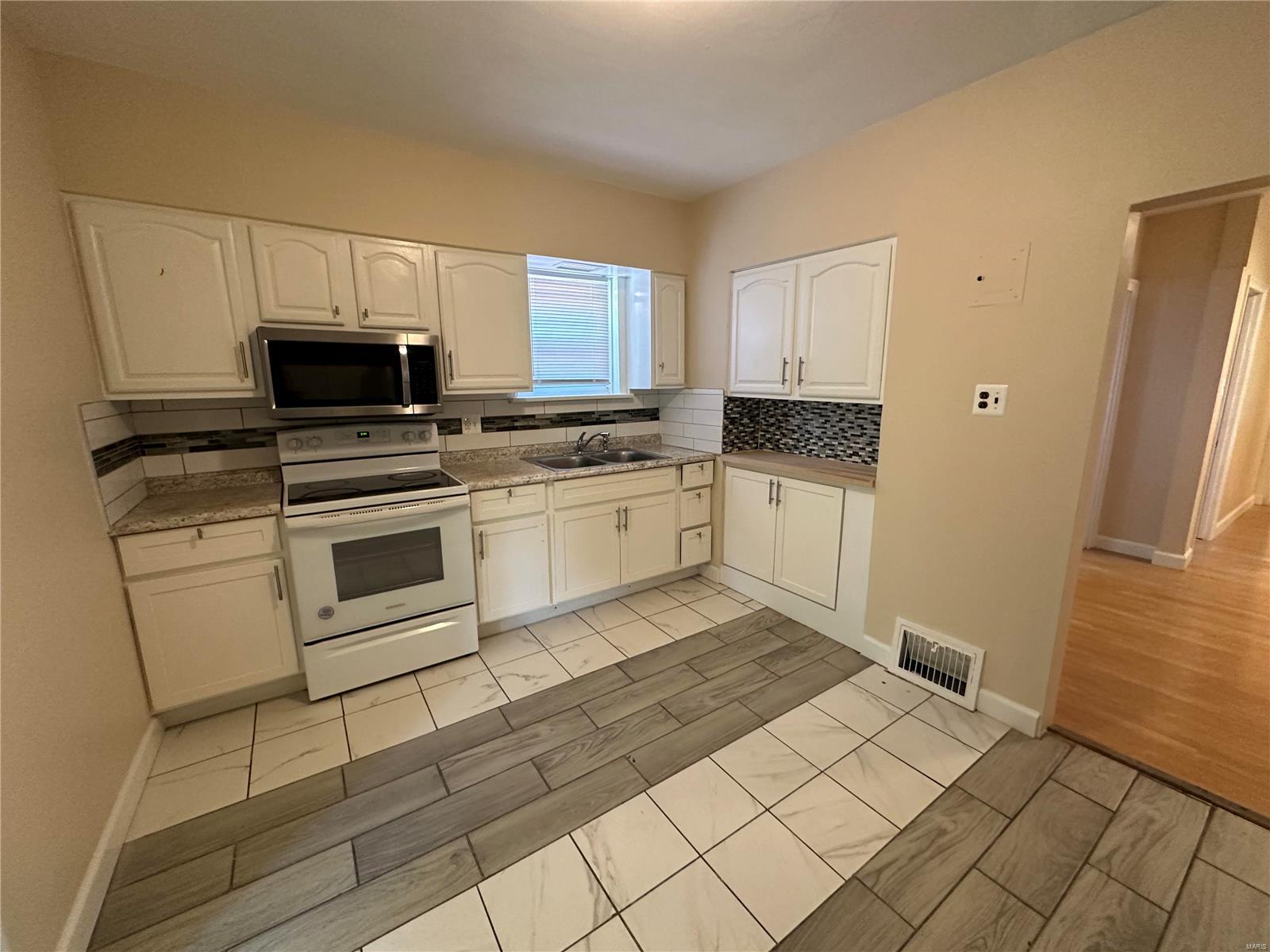 St Louis, Missouri 63116, United States, 1 Bedroom Bedrooms, ,1 BathroomBathrooms,Residential,Pending,41859