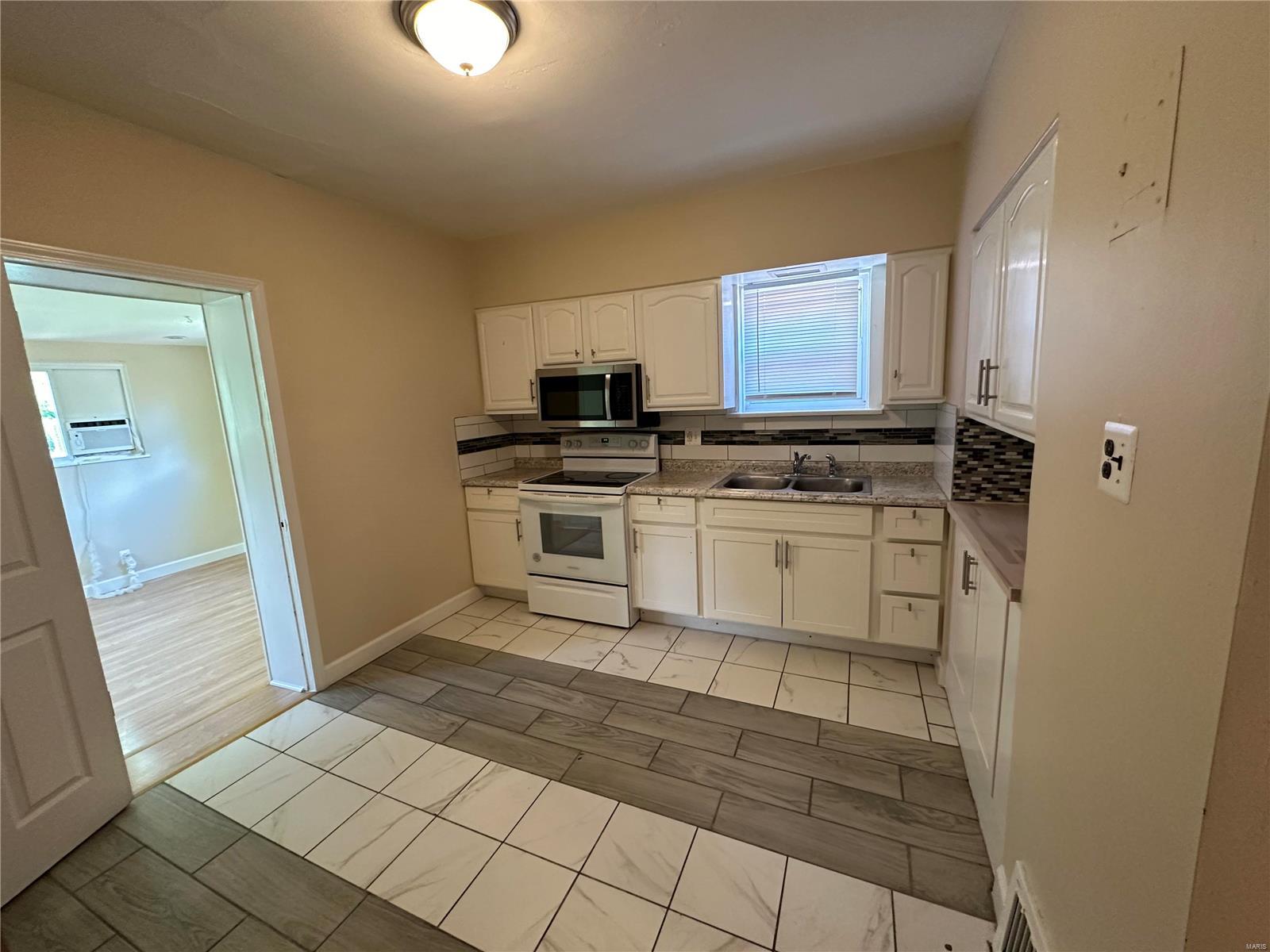 St Louis, Missouri 63116, United States, 1 Bedroom Bedrooms, ,1 BathroomBathrooms,Residential,Pending,41859