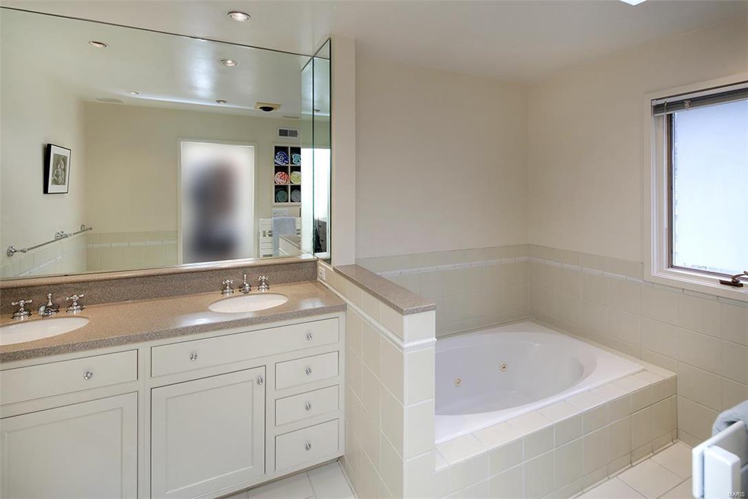 Greenbriar Lts 14 & 16 & Lt Pt 12 & - Residential