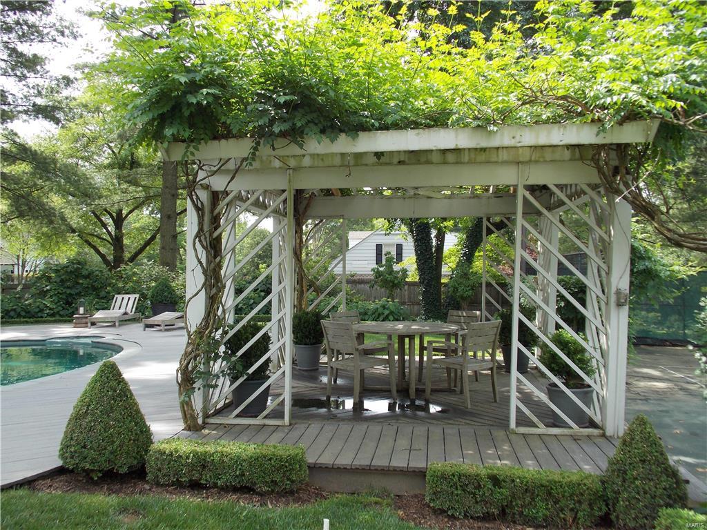 Greenbriar Lts 14 & 16 & Lt Pt 12 & - Residential