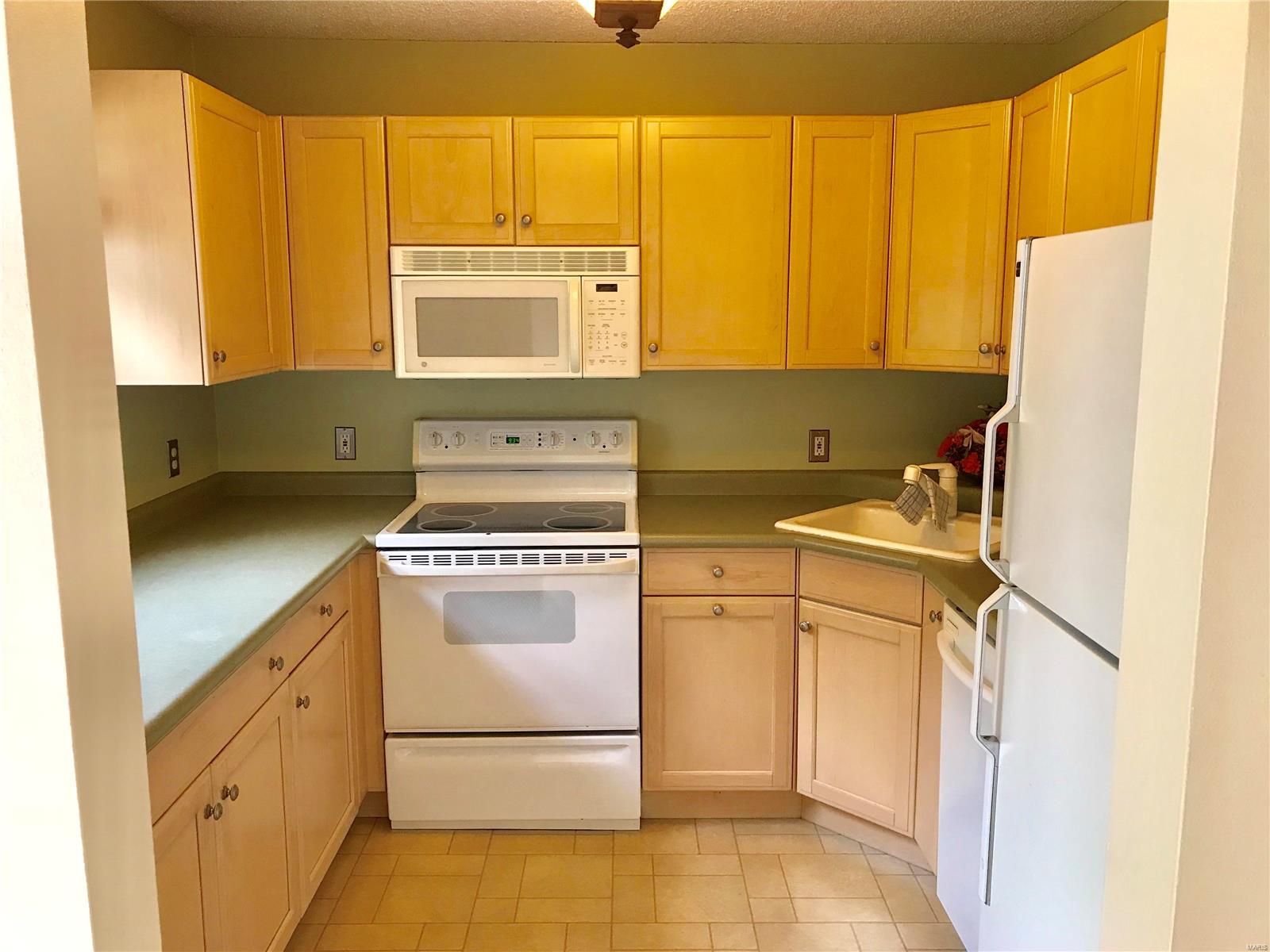 Brentwood Forest Condo - Residential