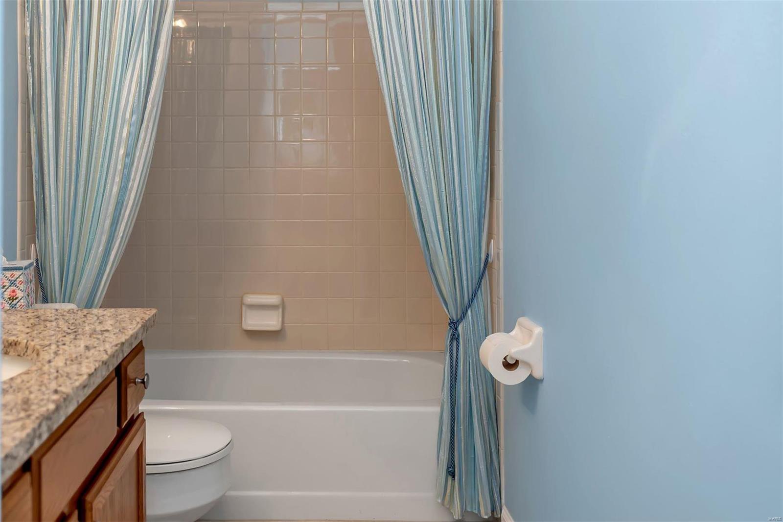 Spring Glen Condo Ph Twelve - Residential