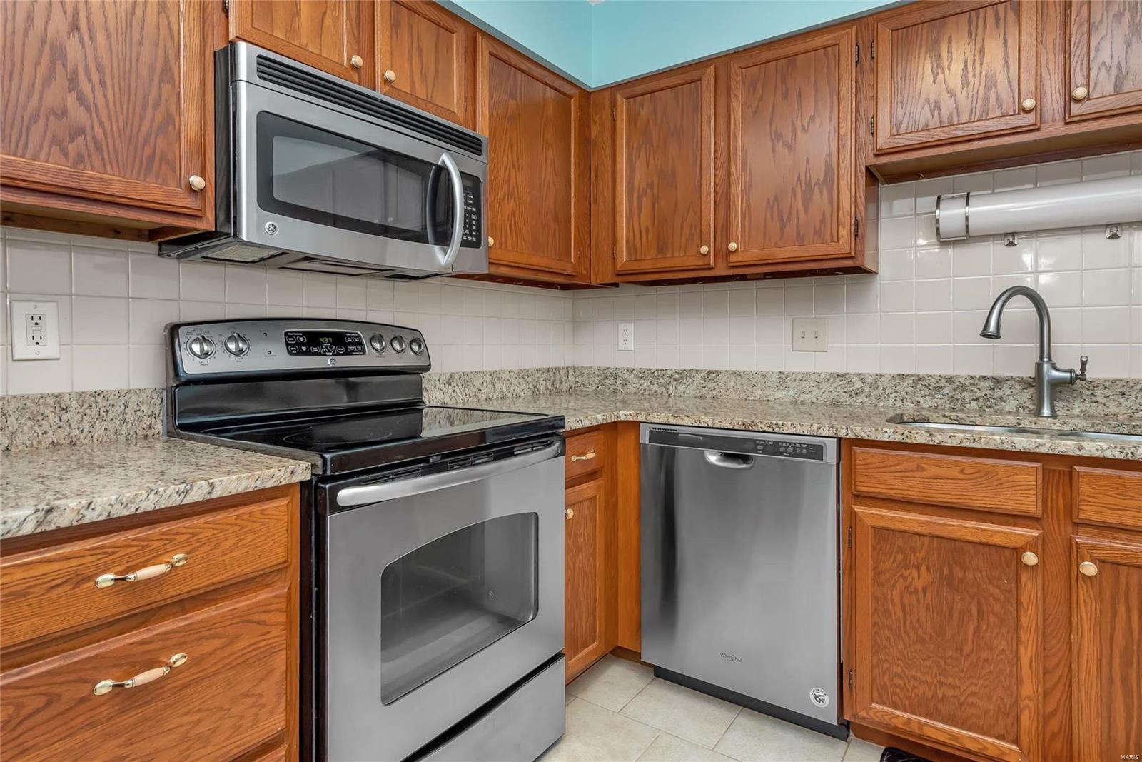 Spring Glen Condo Ph Twelve - Residential