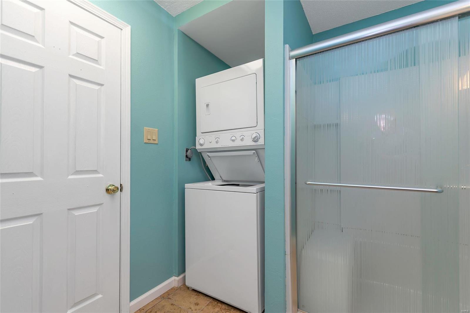 Spring Glen Condo Ph Twelve - Residential