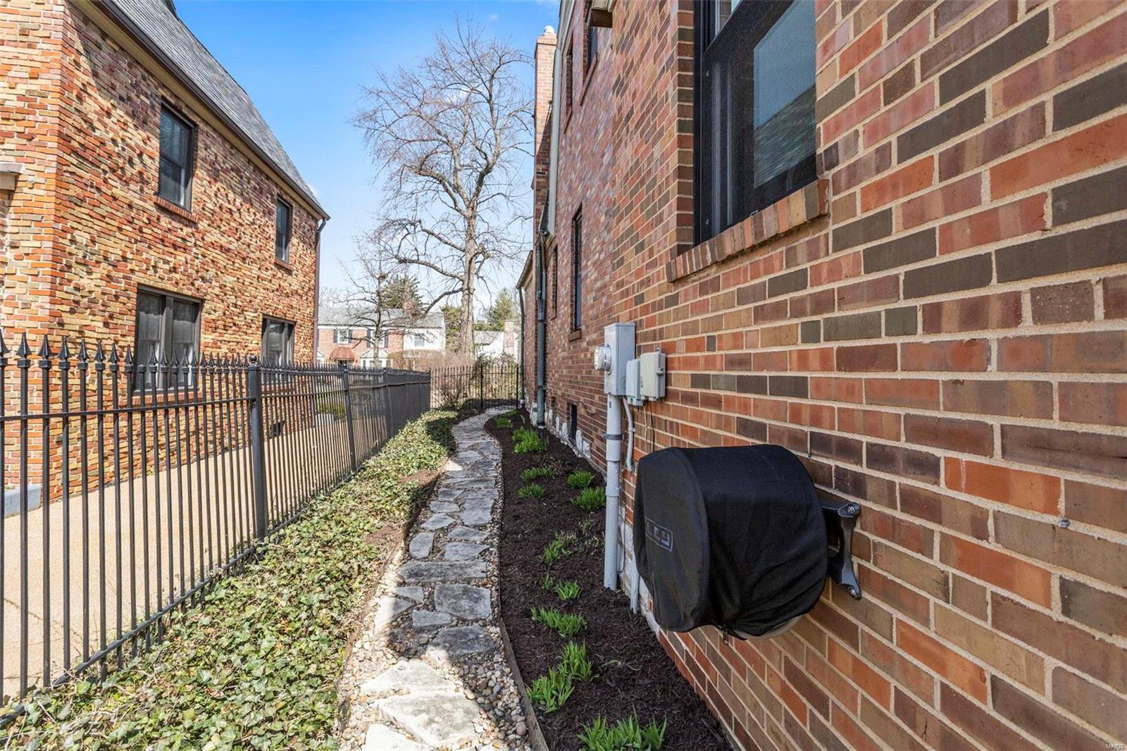 Davis Place - Residential