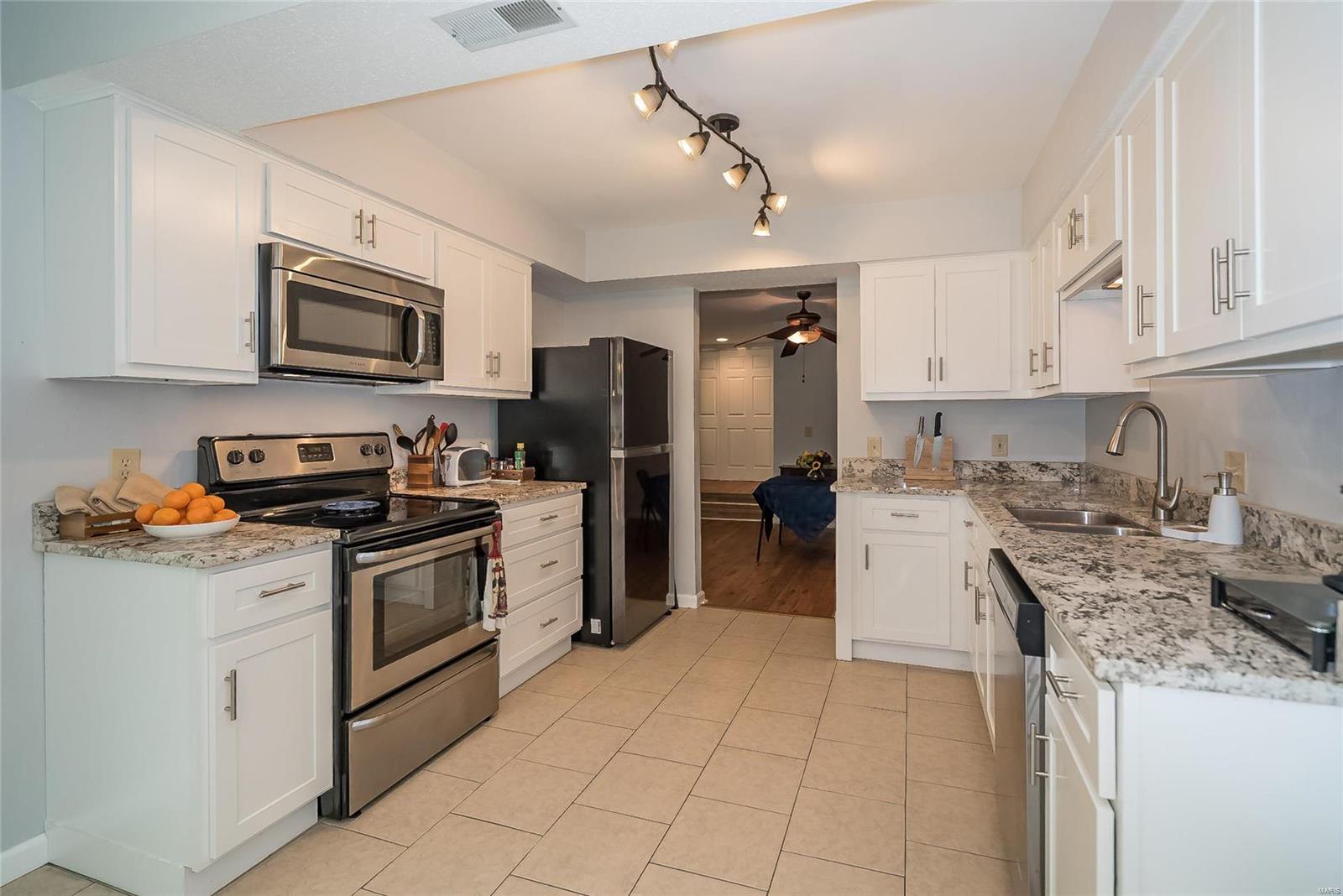 Royal Pines Condo Eleventh - Residential