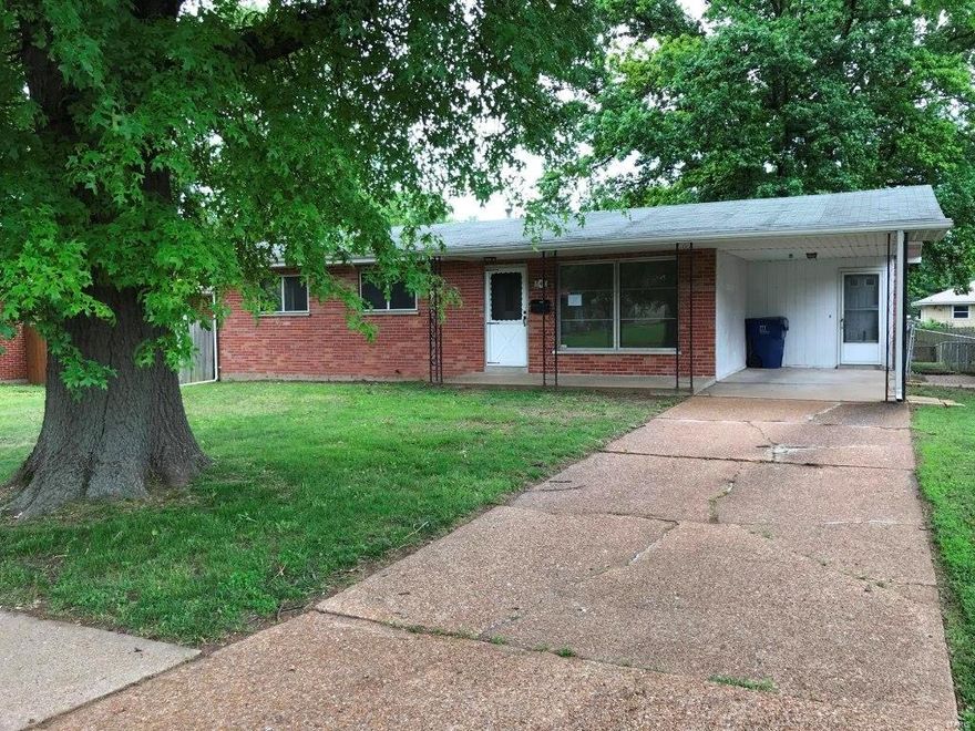 Multiple offers;   High/Best contract no later than deadline of 7/9/18 at 11:00 AM Local Time.  

All brick 3 bedroom ranch home featuring two full baths on main level plus full basement and carport;  ***Hurry - As-Is sale: Buyer may obtain inspections, but no repairs to be provided by the seller. Pre-Approval letter or Proof of Funds required. Sale addendum and earnest money as certified funds will be required for final acceptance. Earnest money held by the seller's title company. This property is eligible under the Freddie Mac First Look Initiative through 07/03/2018***Seller will not complete any repairs to the subject property, either lender or buyer requested. The property is sold in as is condition. SpecialListingConditions: Foreclosure