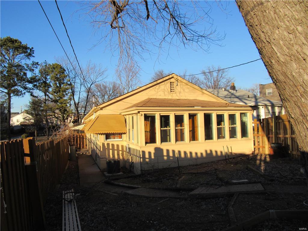 Von Phuls Add - Residential Lease