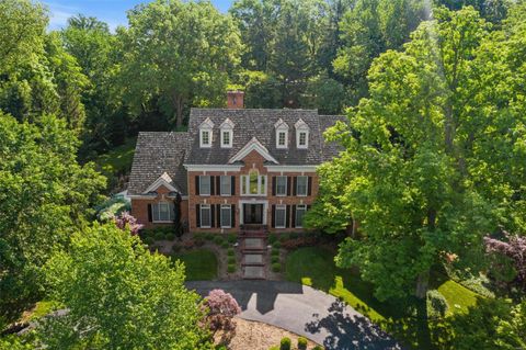 Photo of 11 Greenbriar Drive, St Louis, MO 63124 (MLS # 23000797)