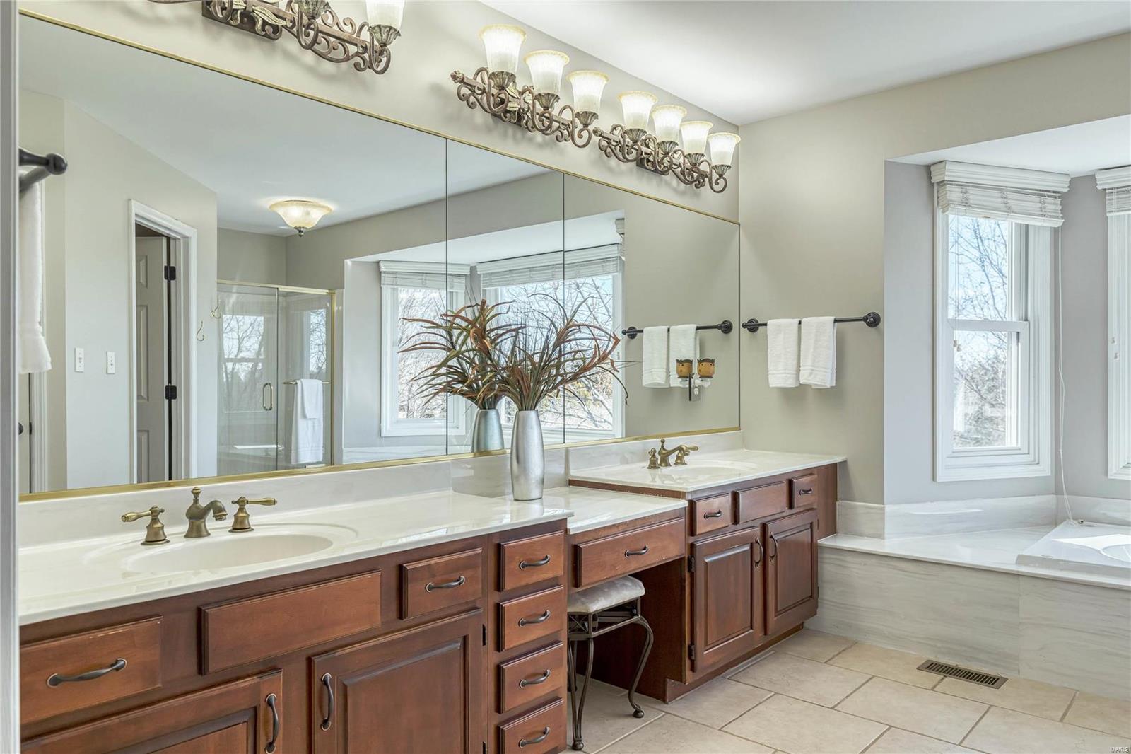 Manors Of Town & Country Regency Manor - Residential