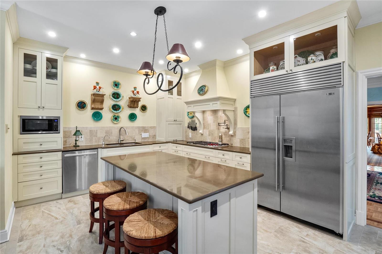 Woodbridge Condo - Residential