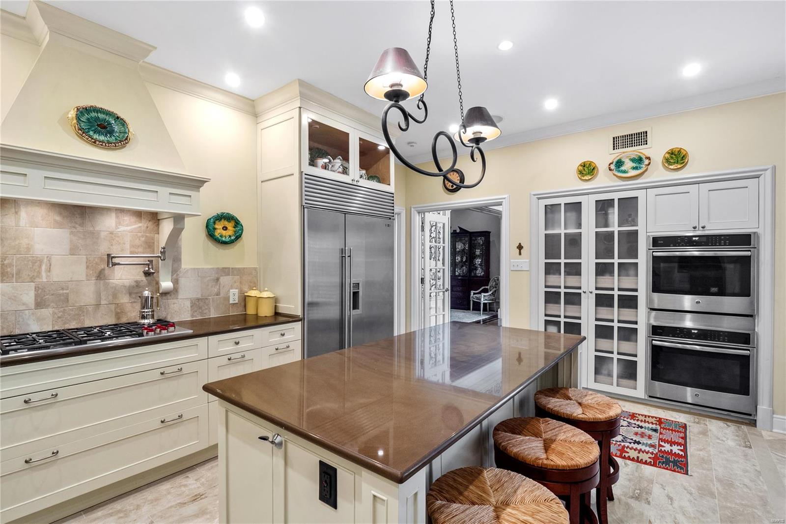 Woodbridge Condo - Residential