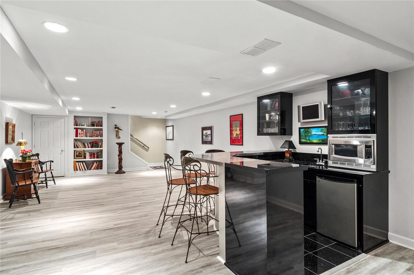 Woodbridge Condo - Residential