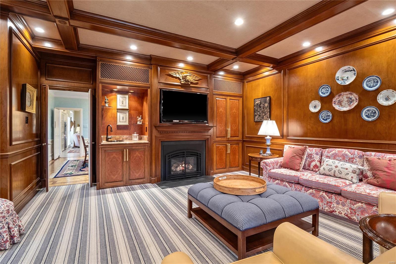 Woodbridge Condo - Residential