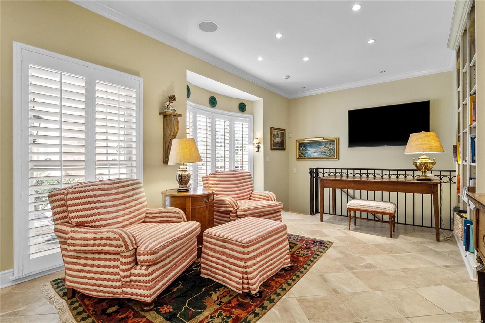 Woodbridge Condo - Residential