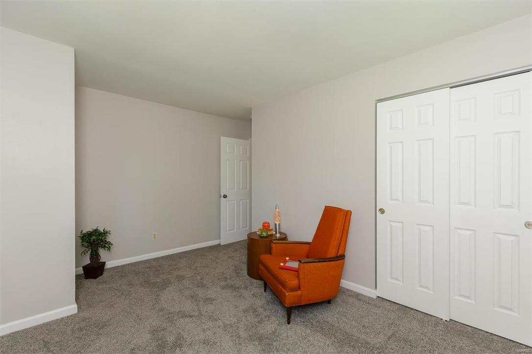 Country Hill Manor - Residential