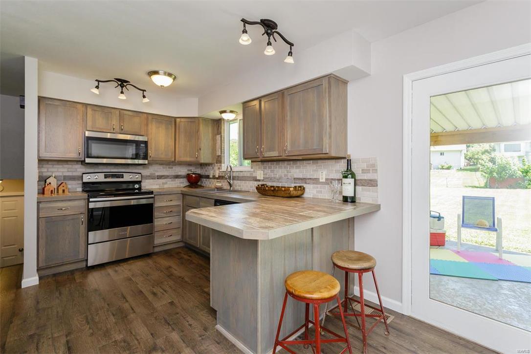 Country Hill Manor - Residential