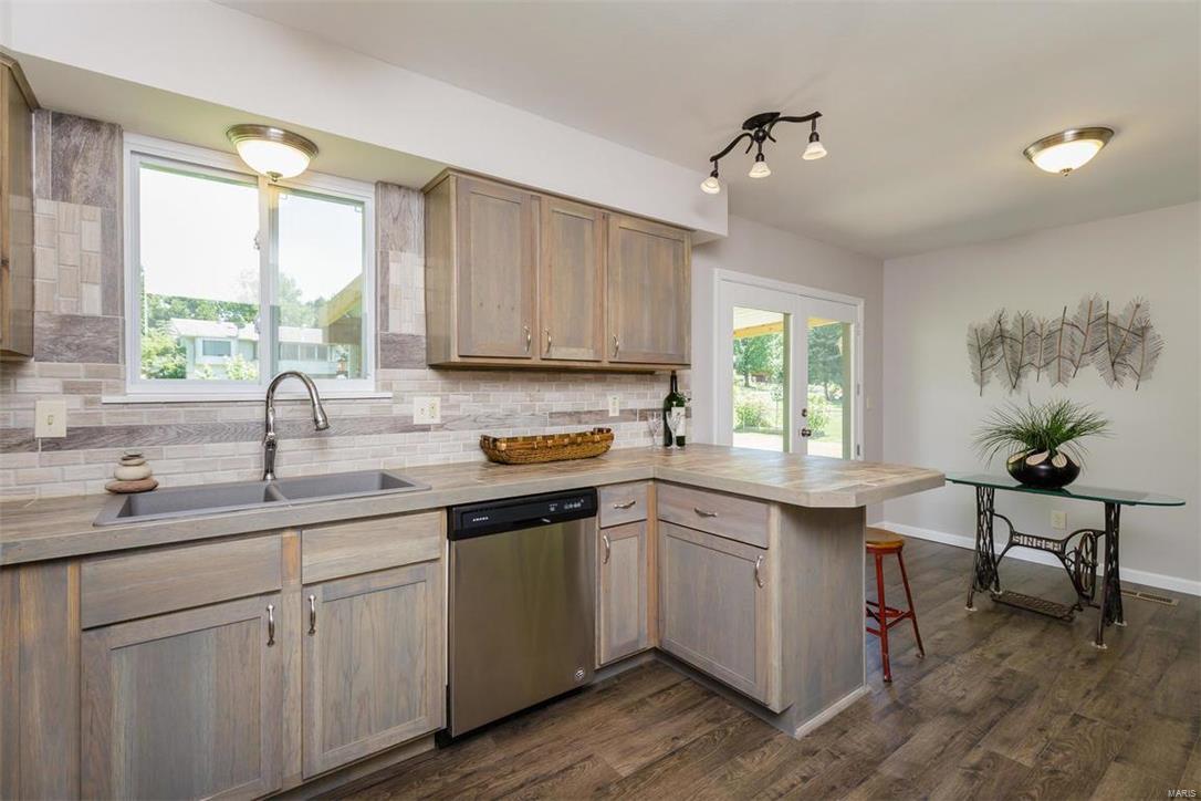 Country Hill Manor - Residential