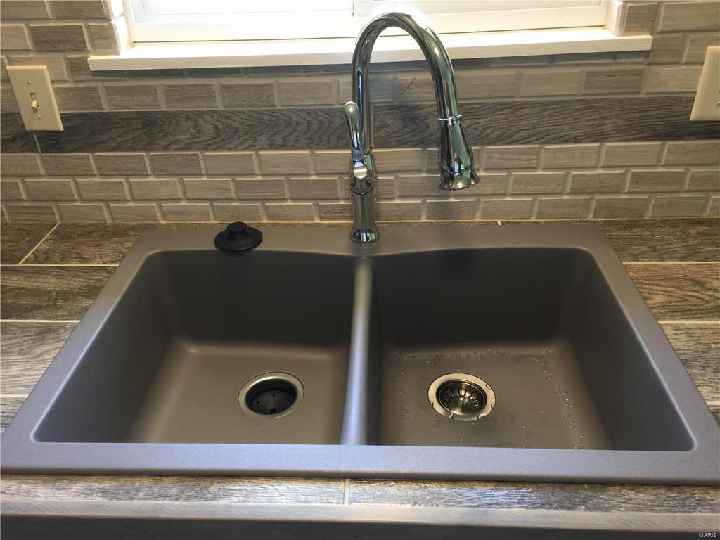 Country Hill Manor - Residential