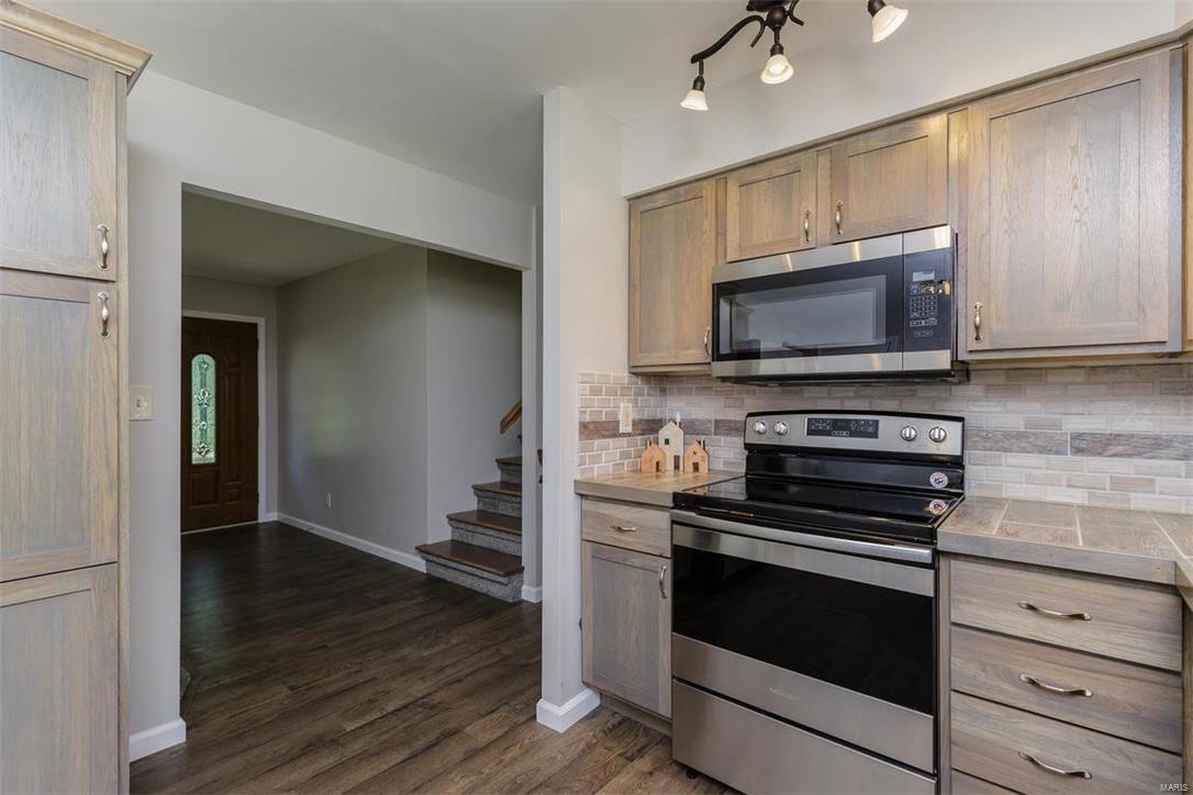 Country Hill Manor - Residential