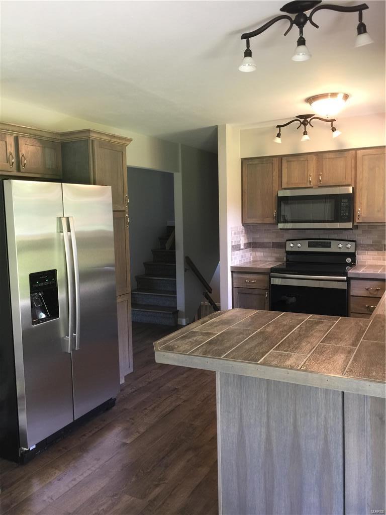 Country Hill Manor - Residential