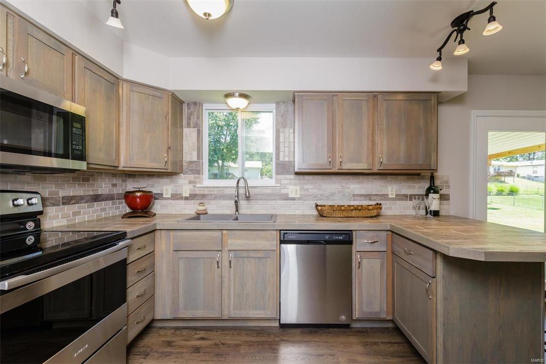 Country Hill Manor - Residential