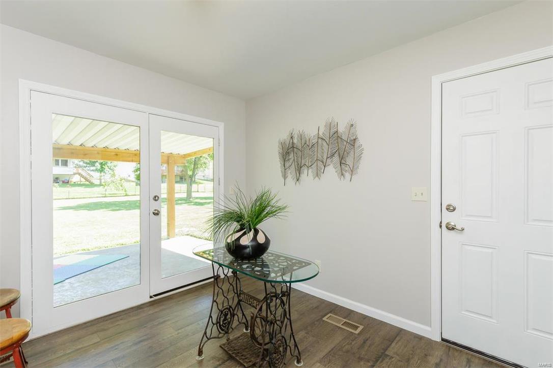 Country Hill Manor - Residential