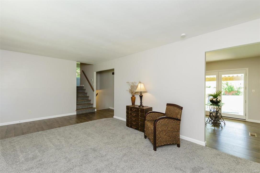 Country Hill Manor - Residential