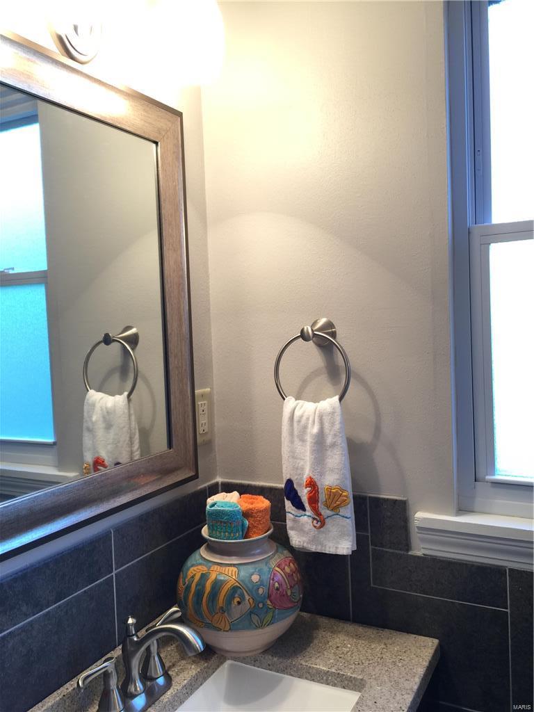 Country Hill Manor - Residential