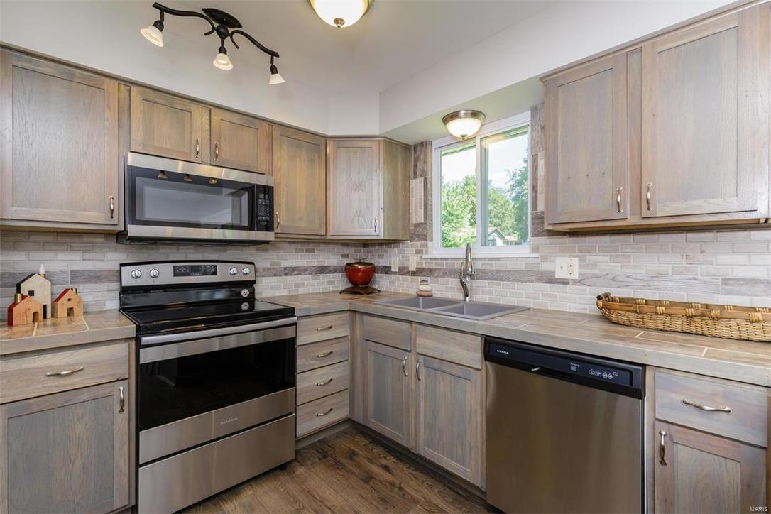 Country Hill Manor - Residential