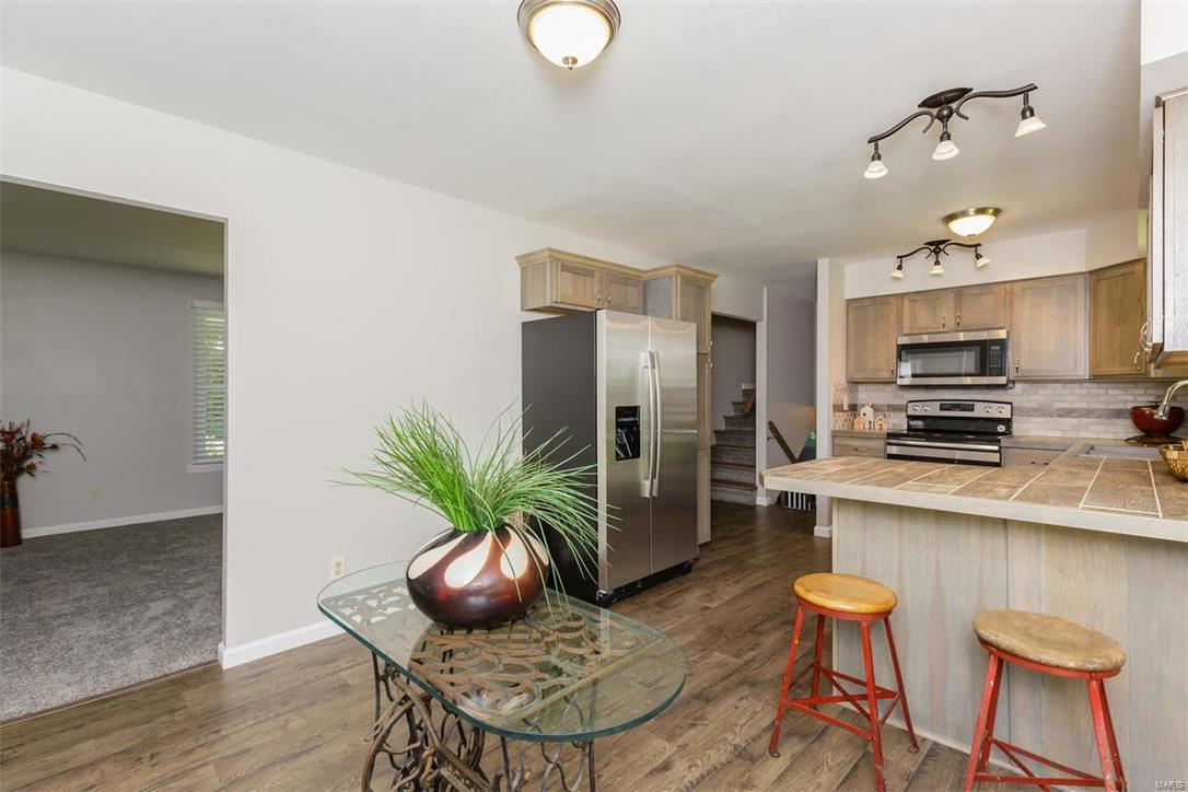 Country Hill Manor - Residential