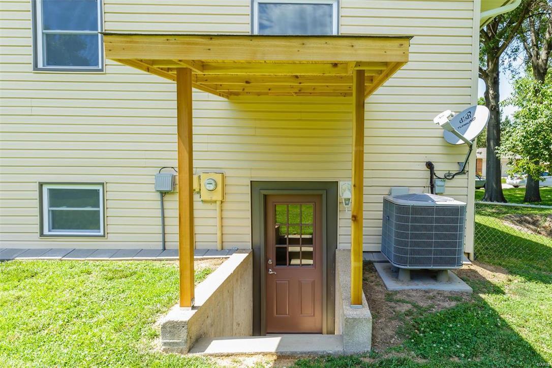 Country Hill Manor - Residential