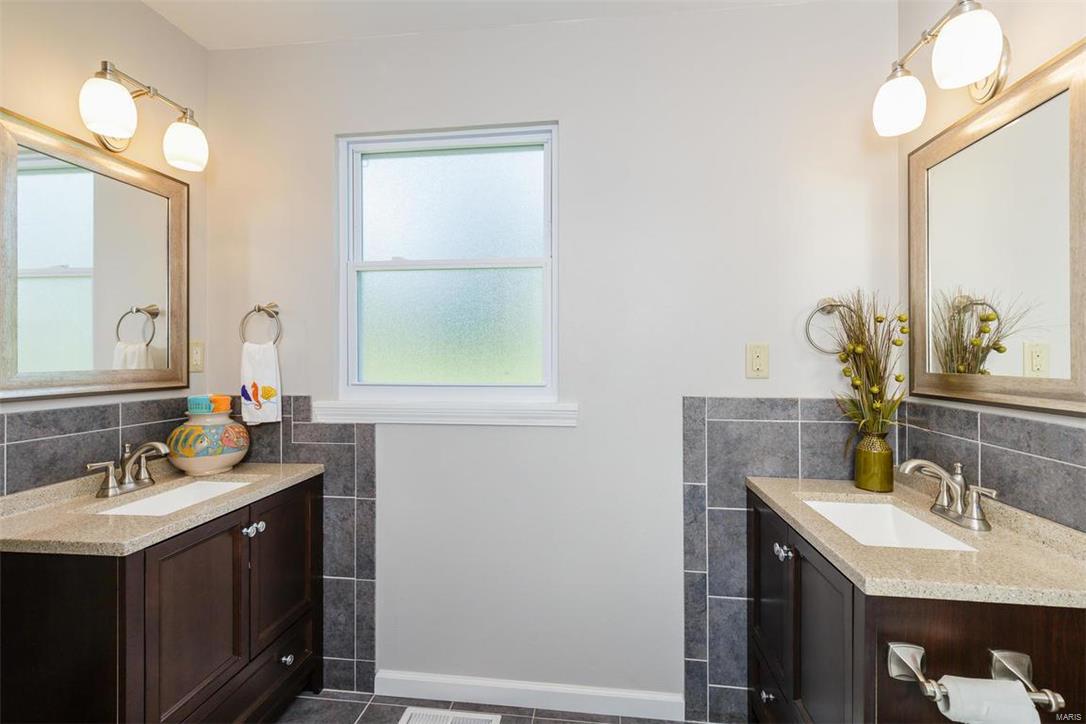 Country Hill Manor - Residential