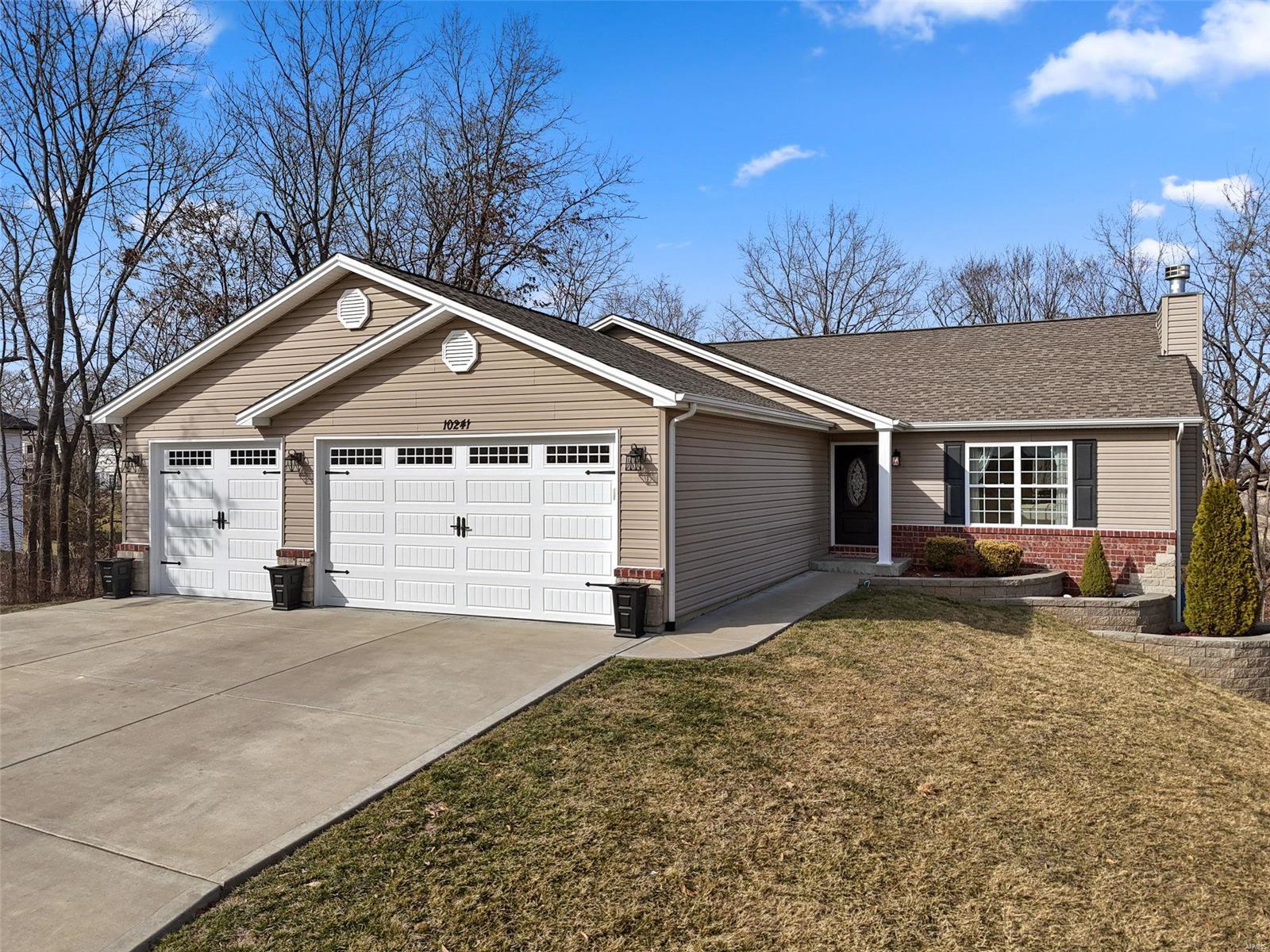 10241 Hawthorn Road