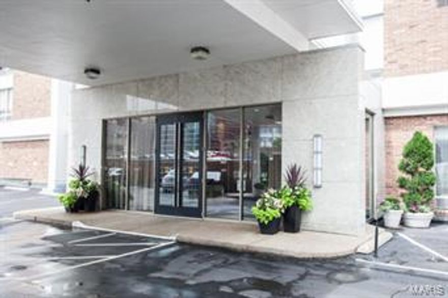 Gorgeous professionally decorated condo in full service tower w/ fabulous sunset views overlooking Shaw Park. Kitchen w/ new stainless fridge & dishwasher. Stainless Thermadore cooktop & trash compactor, GE stainless oven, & microwave, marble floors, sleek custom cabinets, ceramic backsplash, Scotsman icemaker, modern lighting, & pantry. In-unit W/D!  Monthly fee of $954 = 24 hour doorman, onsite management, rooftop pool with new patio furniture, observation deck with view of the Arch, large club room with bar/ice-maker/kitchen area, lobby, newly renovated building foyer entry & hallways, plenty of guest parking, & on the lower levels find newly remodeled state of the art fitness center, a lending library, large laundry w/drink & ice machines, unit's storage cubby, etc. Walk to the MetroLink, shopping, Shaw Park's tennis, pool, park, & ice rink, Dominic's Trattoria is on the ground floor. Secure interior parking garage available @ $35.00 per space. Extra storage is available for a fee. Location: City, Corner Location, Downtown