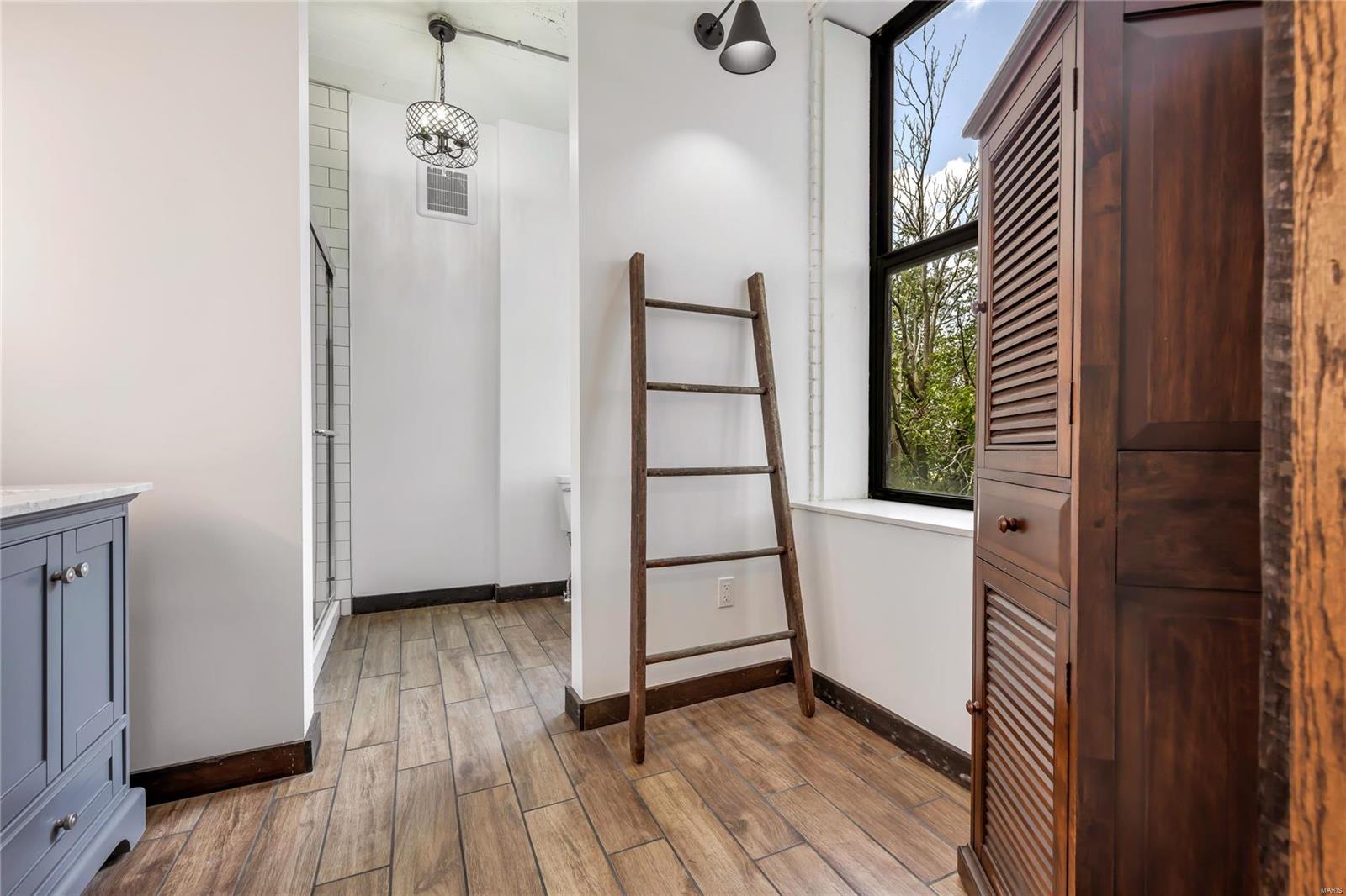 Christys - Commercial Sale