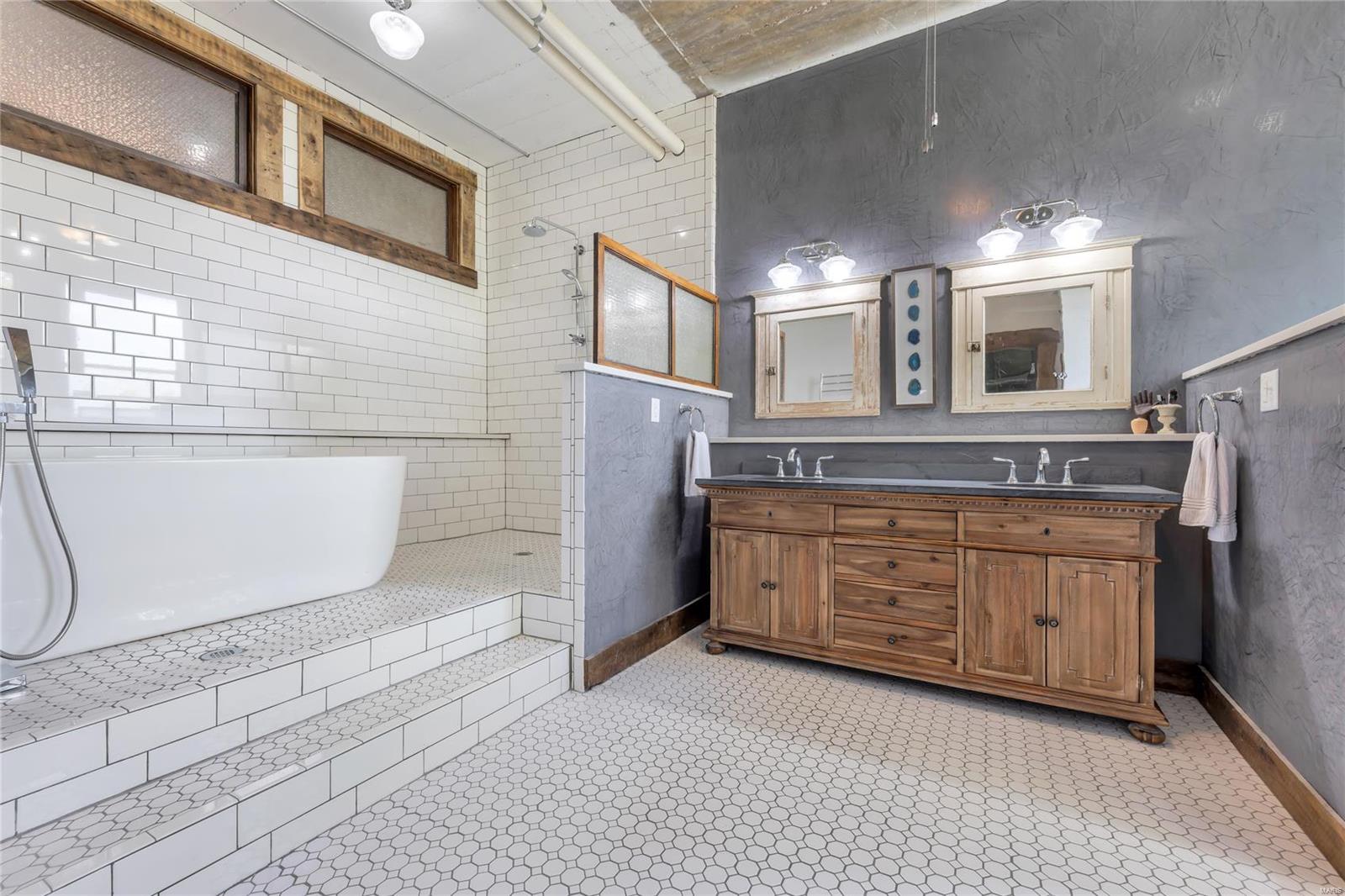 Christys - Commercial Sale