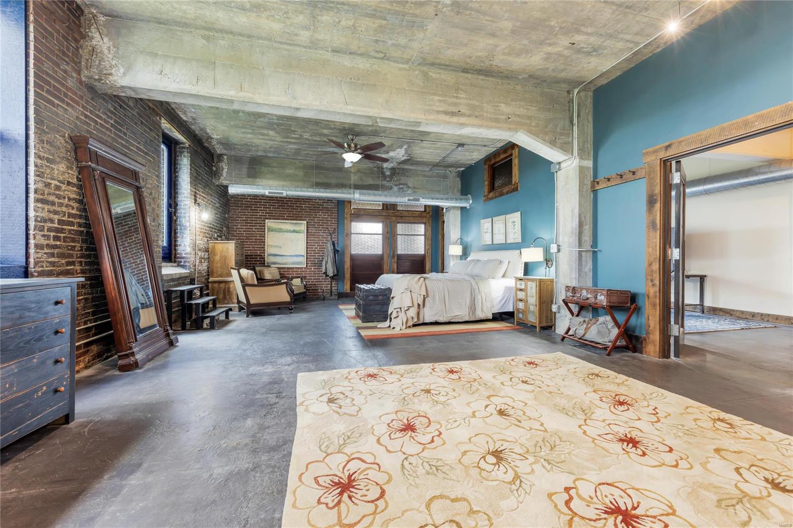 Christys - Commercial Sale