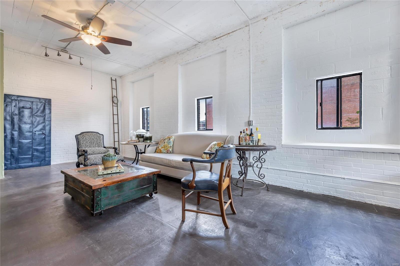 Christys - Commercial Sale