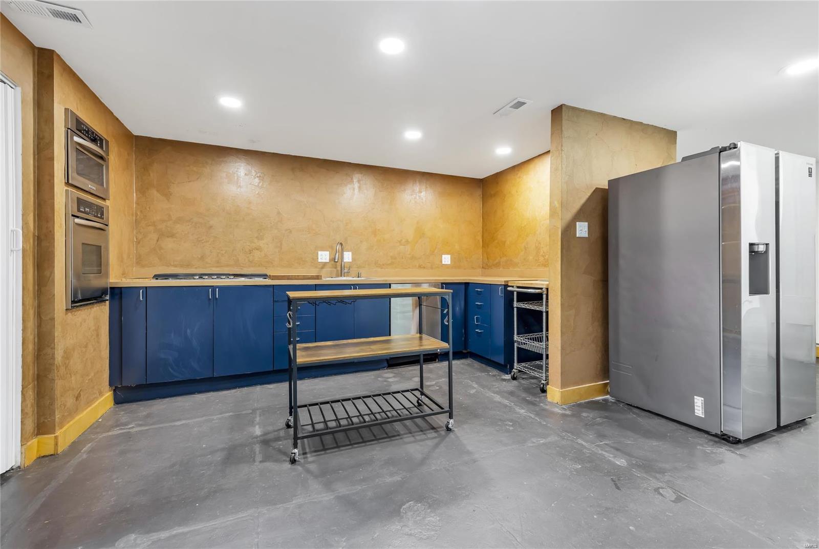 Christys - Commercial Sale