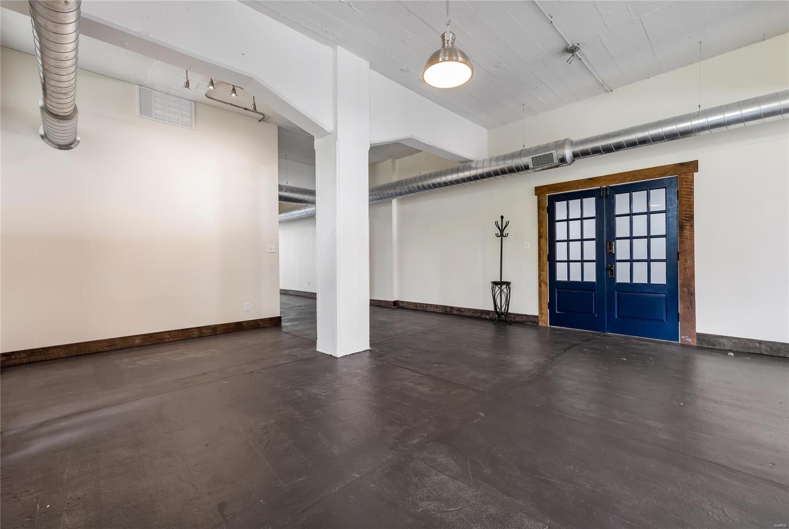 Christys - Commercial Sale