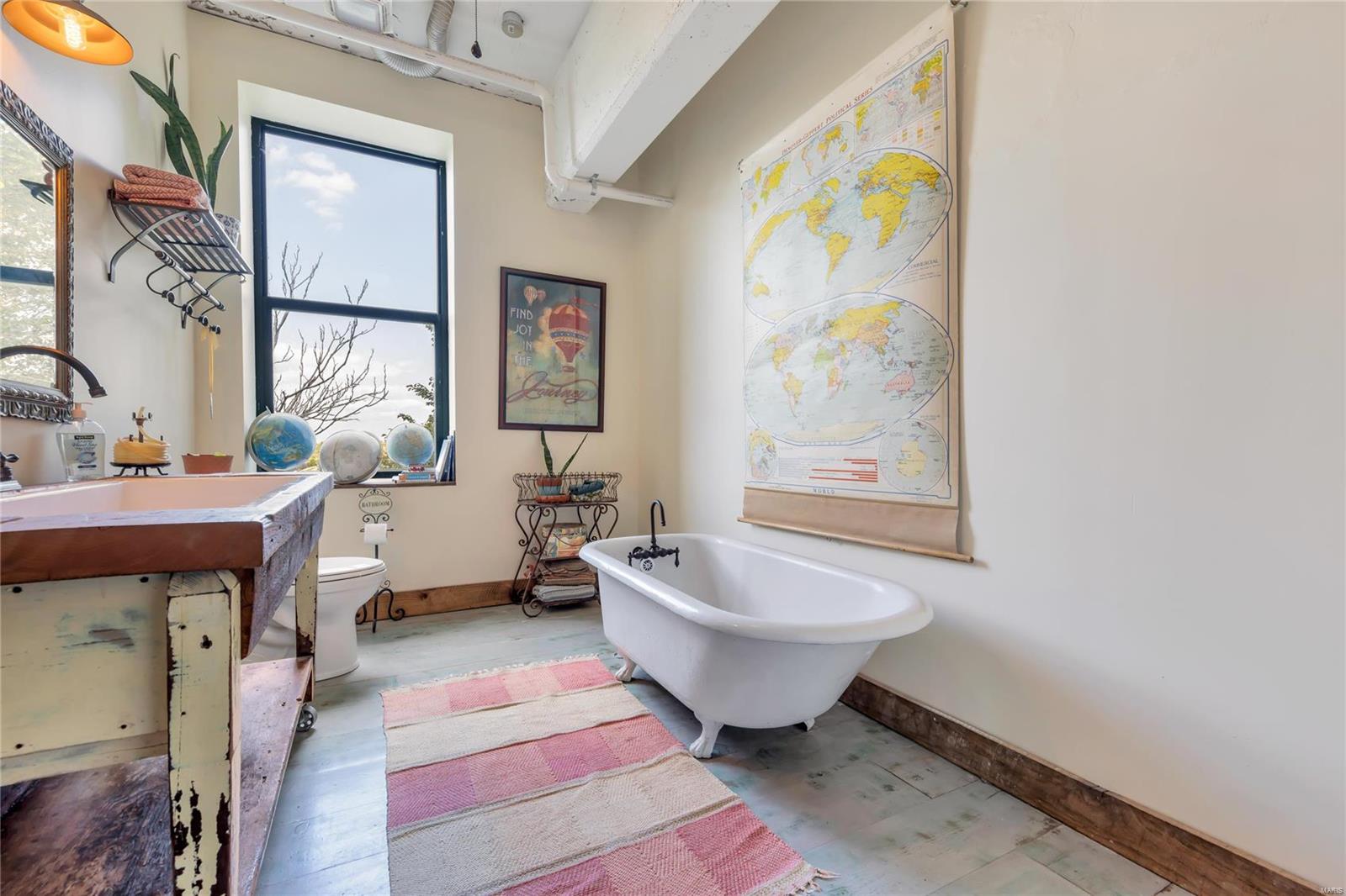 Christys - Commercial Sale