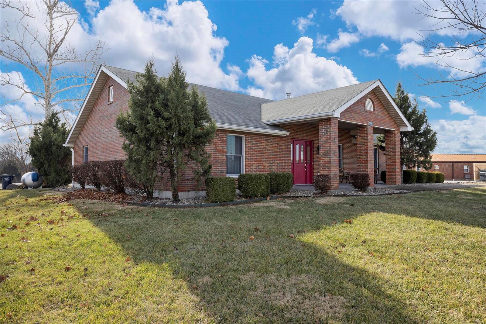 1944 W Pearce Boulevard