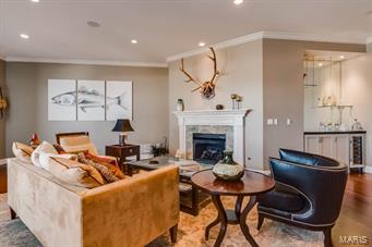 Crescent Condo - Residential