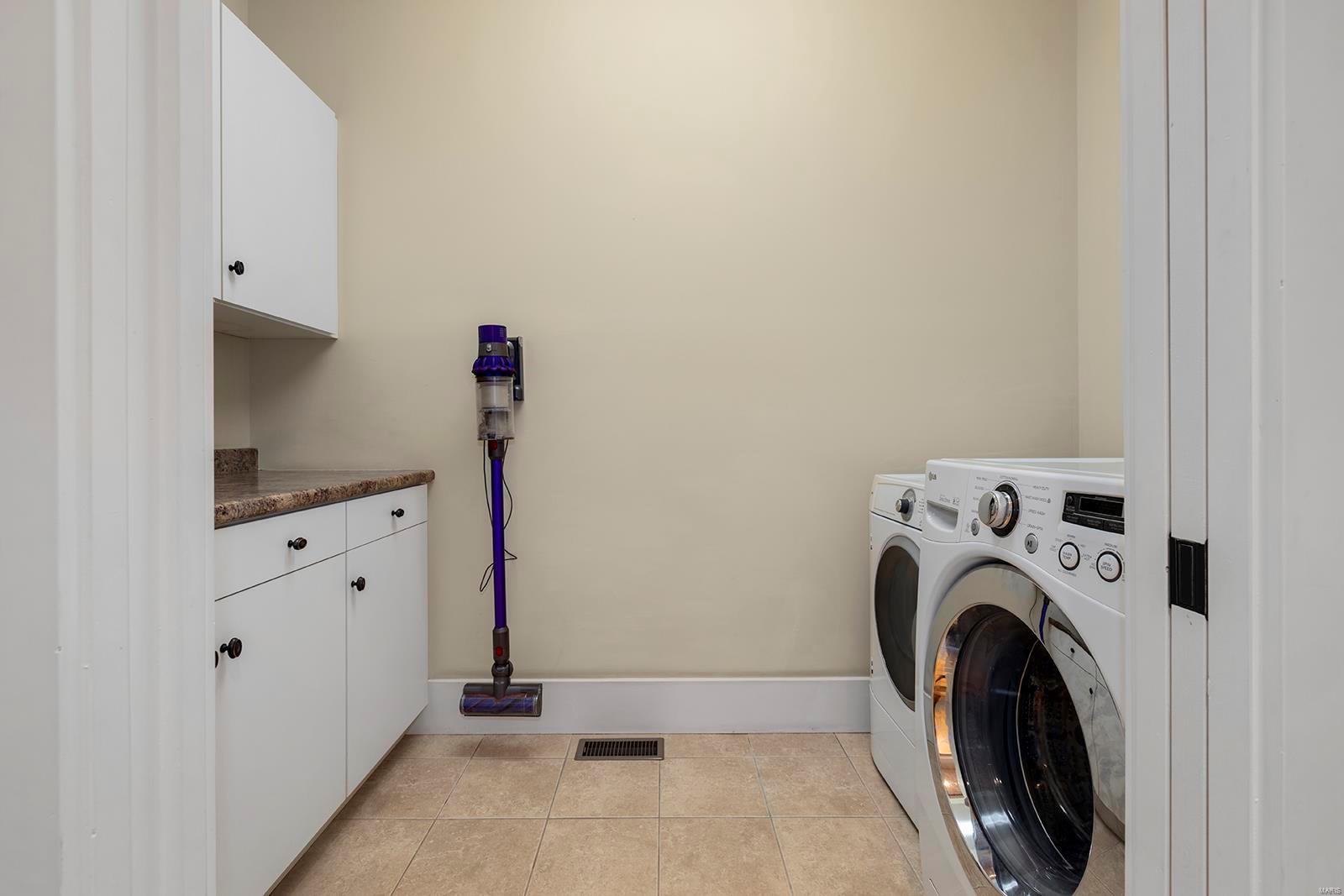 Stoneleigh Towers - Residential