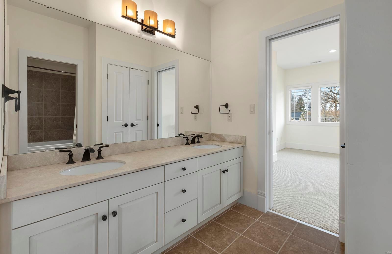 Stoneleigh Towers - Residential