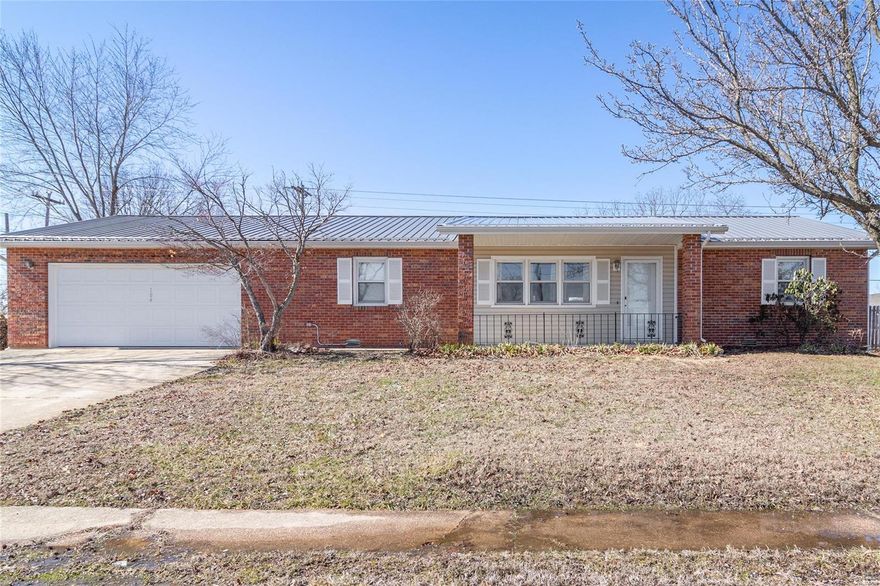 Very nice well maintained 3 bedroom home with a flat fenced in back yard! This home sits in a fantastic location inside the city limits and just a short distance to the Freedom Elementary school, St. Robert retail, and its less than a 10 minute drive to the front gate of Fort Leonard Wood. The owners have completed many recent updates that include like new kitchen appliances new flooring in the kitchen, dining room, laundry room, and bathrooms and it has a brand new metal roof! The kitchen counter tops have been updated along with the kitchen cabinet door faces.  The living room and dining room feature a beautiful vaulted ceiling and lots of great space too. The kitchen includes lots of cabinet and counter top space along with a pantry too.  The master bedroom is very good sized and comes complete with a large walk in closet and its own bathroom with a large walk in shower.  The other bedrooms are very good size, and it has a large 2 car garage plus covered front and back porches.