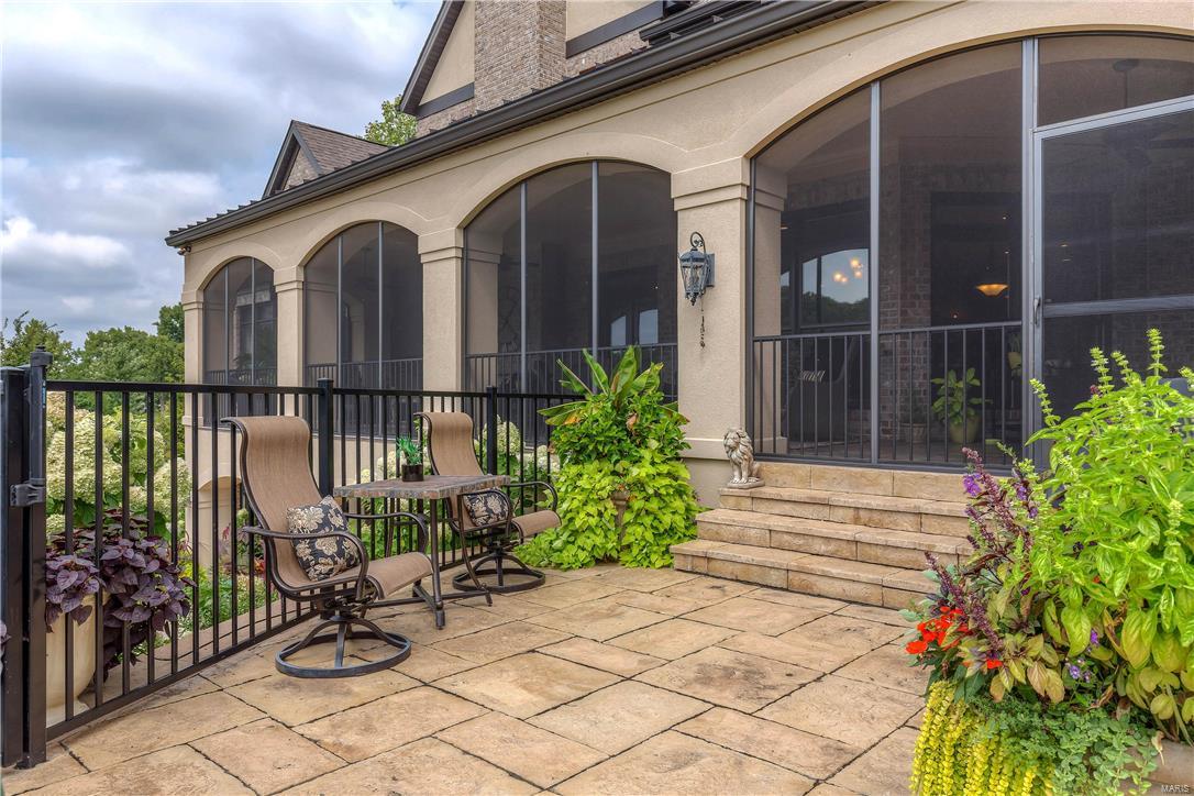 Town & Country Manor - Residential