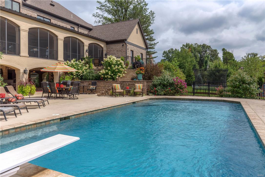 Town & Country Manor - Residential