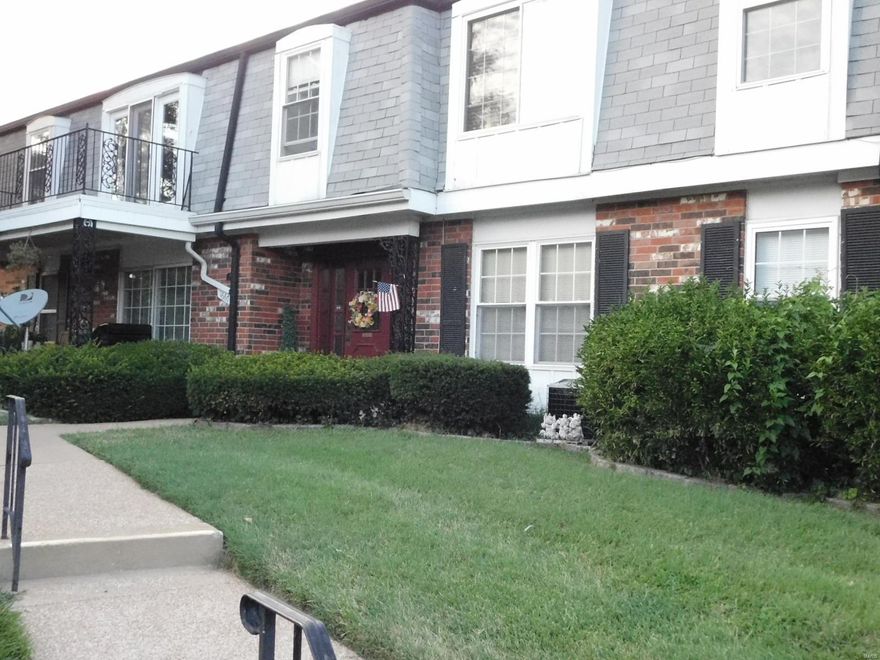 Robe And Slippers Required...

Enjoy breakfast or midnight snacks in the comfy breakfast area of this low-maintenance condo in South County.  You'll enjoy 2 bedrooms, 1 bathroom, living room, dining room, family-friendly kitchen and stay comfortable with brand new furnace.  Enjoy pool and club house, water, sewer and trash included with condo fee, no outside maintenance for owner. Location: Upper Level